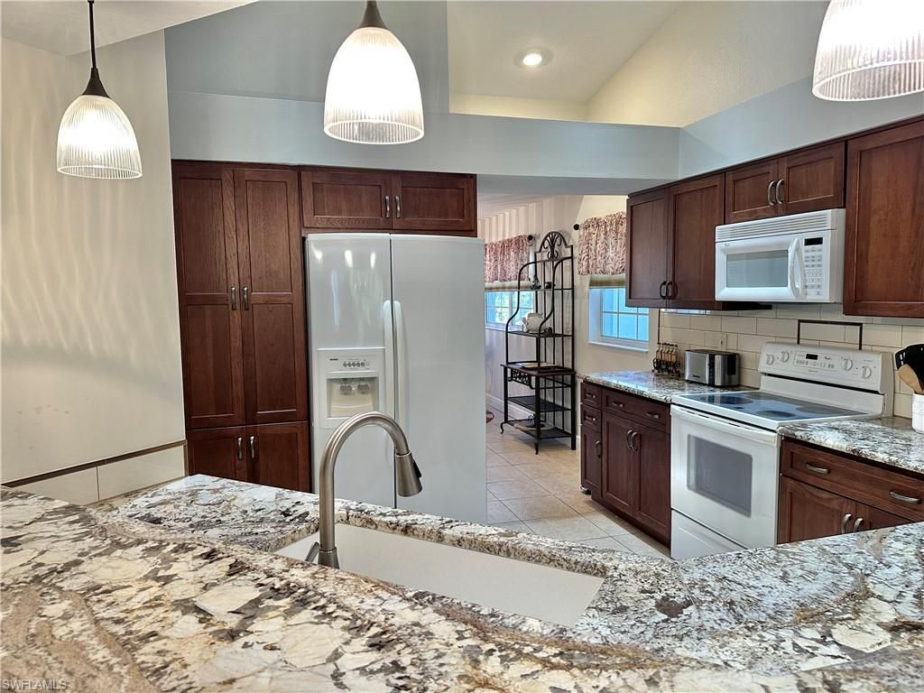 354 Dover Pl, Unit 202, Naples, FL 34104 Photo