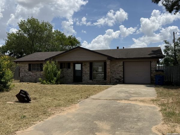 1257 Encino, Pleasanton, TX 78064