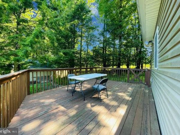 439 BUTTERNUT ROAD, NEWFOUNDLAND, PA 18445