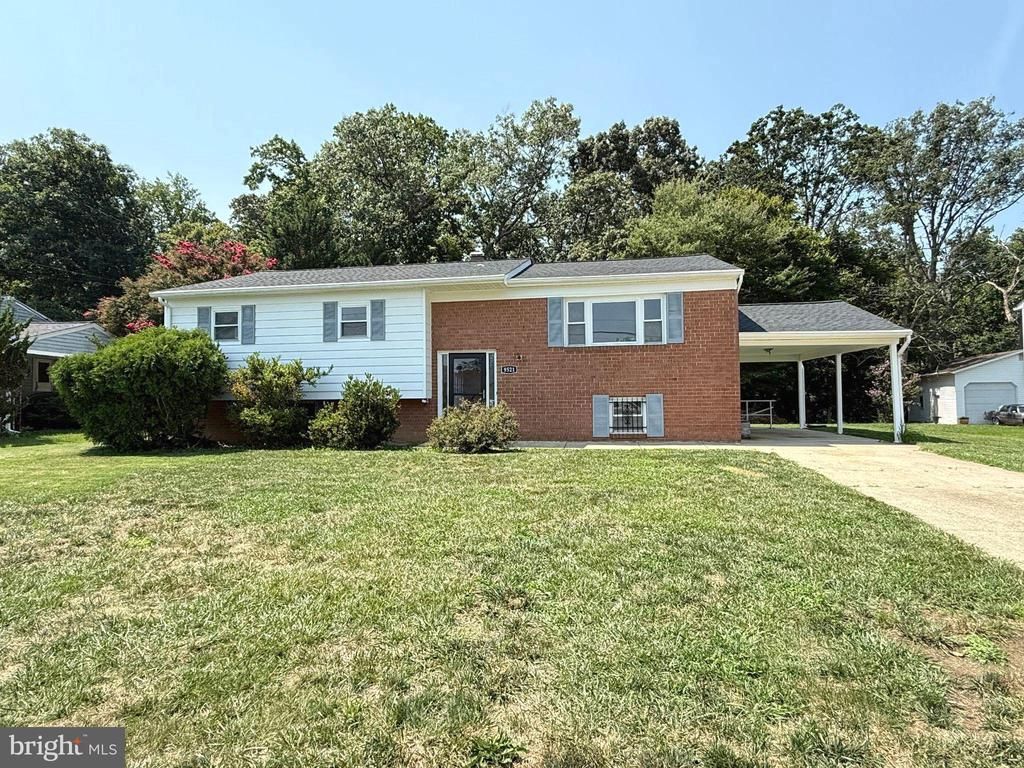 9521 GWYNNDALE DRIVE , CLINTON, MD 20735