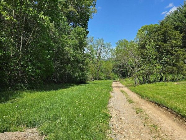 000 Dooley Hollow Rd, Ewing, VA 24248