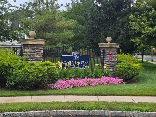 605 Lopez Ln, Morris Plains, NJ 07950