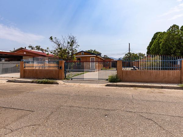 416 Vermont Street NE, Albuquerque, NM 87108