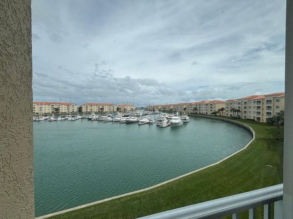 12 HARBOUR ISLE Drive W, Unit 306, Fort Pierce, FL 34949