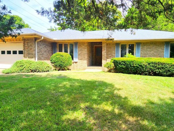 1811 E Holiday Street , Springfield, MO 65804
