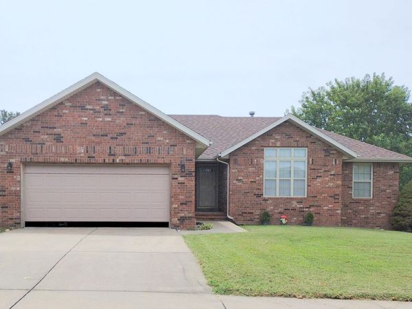 988 W Pembrook Avenue , Nixa, MO 65714