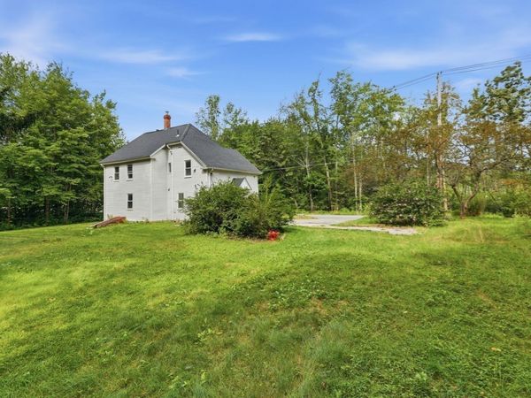 169 Quinapoxet St, Holden, MA 01522