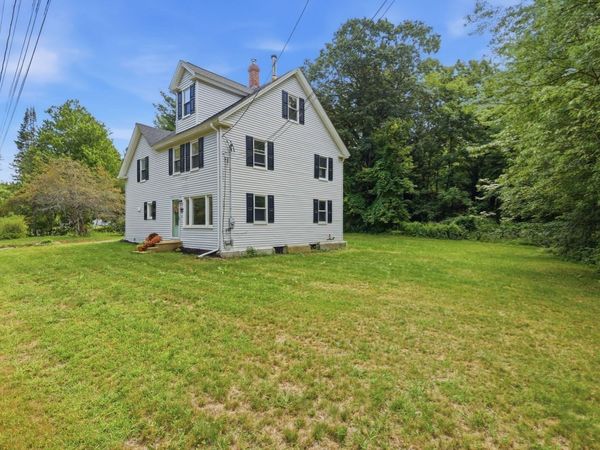 169 Quinapoxet St, Holden, MA 01522
