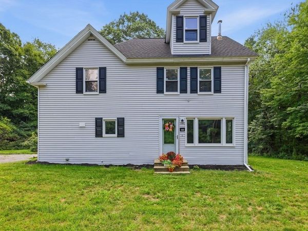 169 Quinapoxet St, Holden, MA 01522