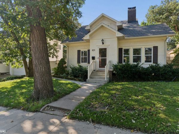831 1st Street NW, Mason City, IA 50401