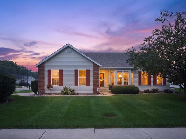 102 Livingston Bay Court, Mishawaka, IN 46544