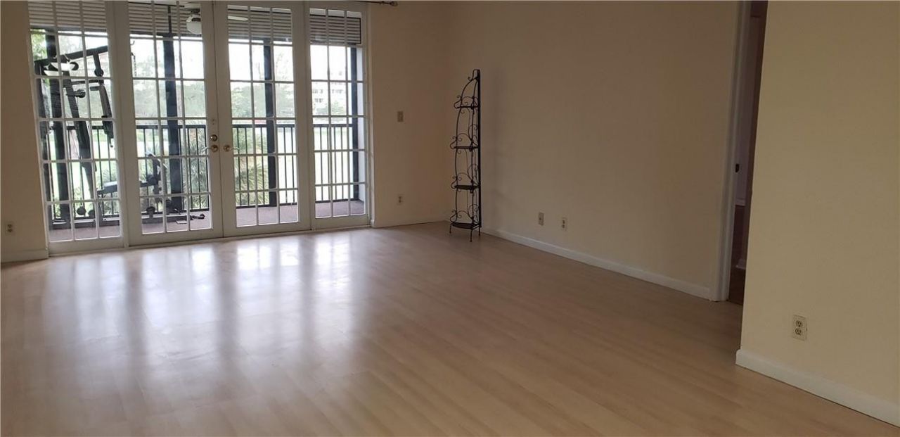 7050 NW 44th Street, Unit 403, Lauderhill, FL 33319 Photo