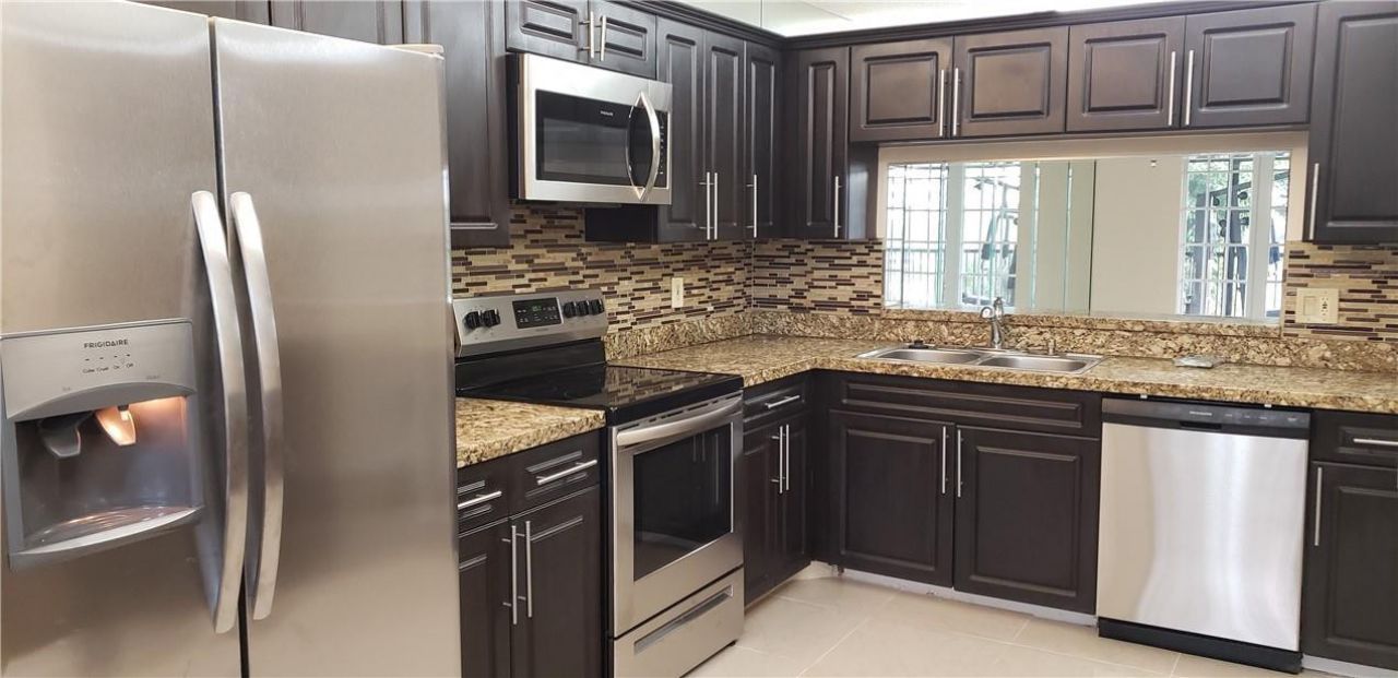 7050 NW 44th Street, Unit 403, Lauderhill, FL 33319 Photo