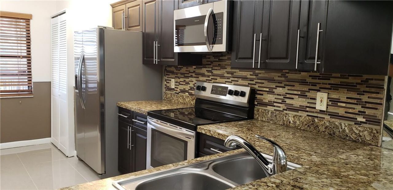 7050 NW 44th Street, Unit 403, Lauderhill, FL 33319 Photo