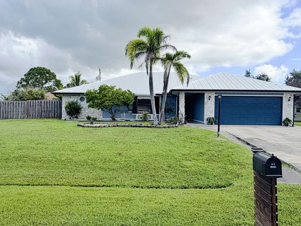 757 SE LIGHTHOUSE Avenue, Port St. Lucie, FL 34983
