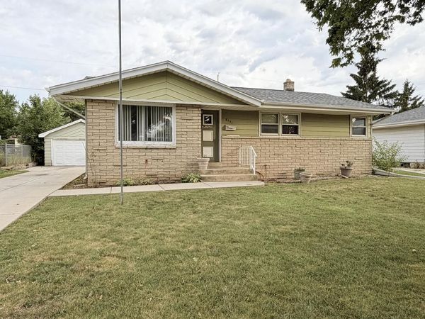 8261 W Daphne STREET, Milwaukee, WI 53223