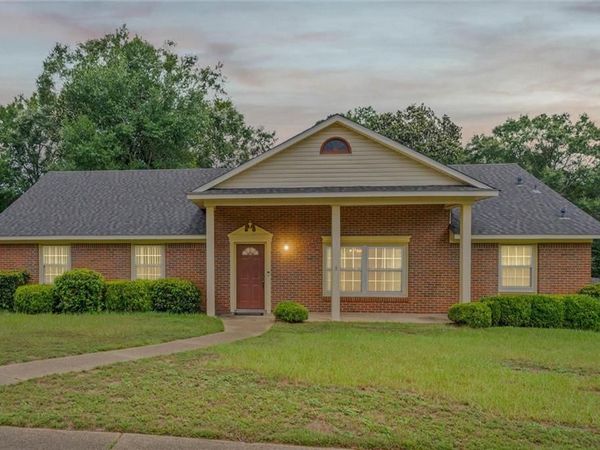 6204 Parkwood Drive, Mobile, AL 36608