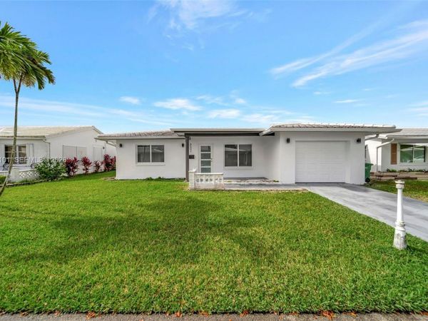 8502 NW 59th St , Tamarac, FL 33321