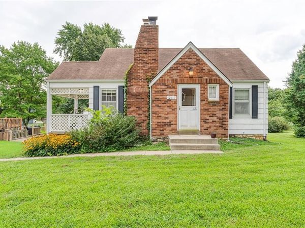 211 NE 82 Terrace, Kansas City, MO 64118