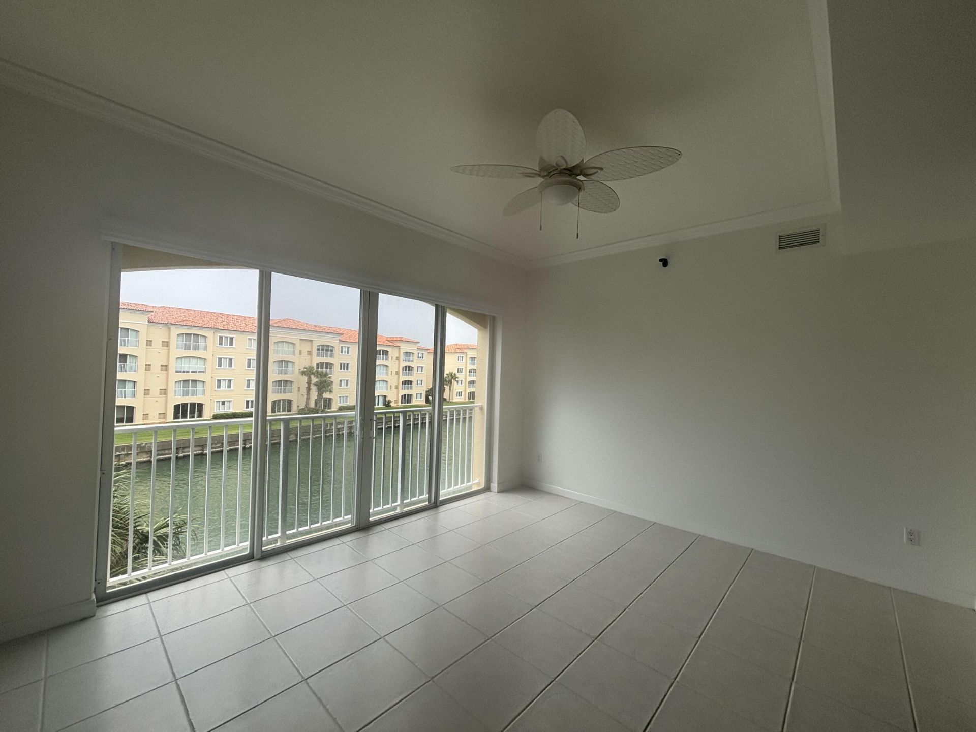 7 Harbour Isle Drive E, Unit 304, Fort Pierce, FL 34949 Photo