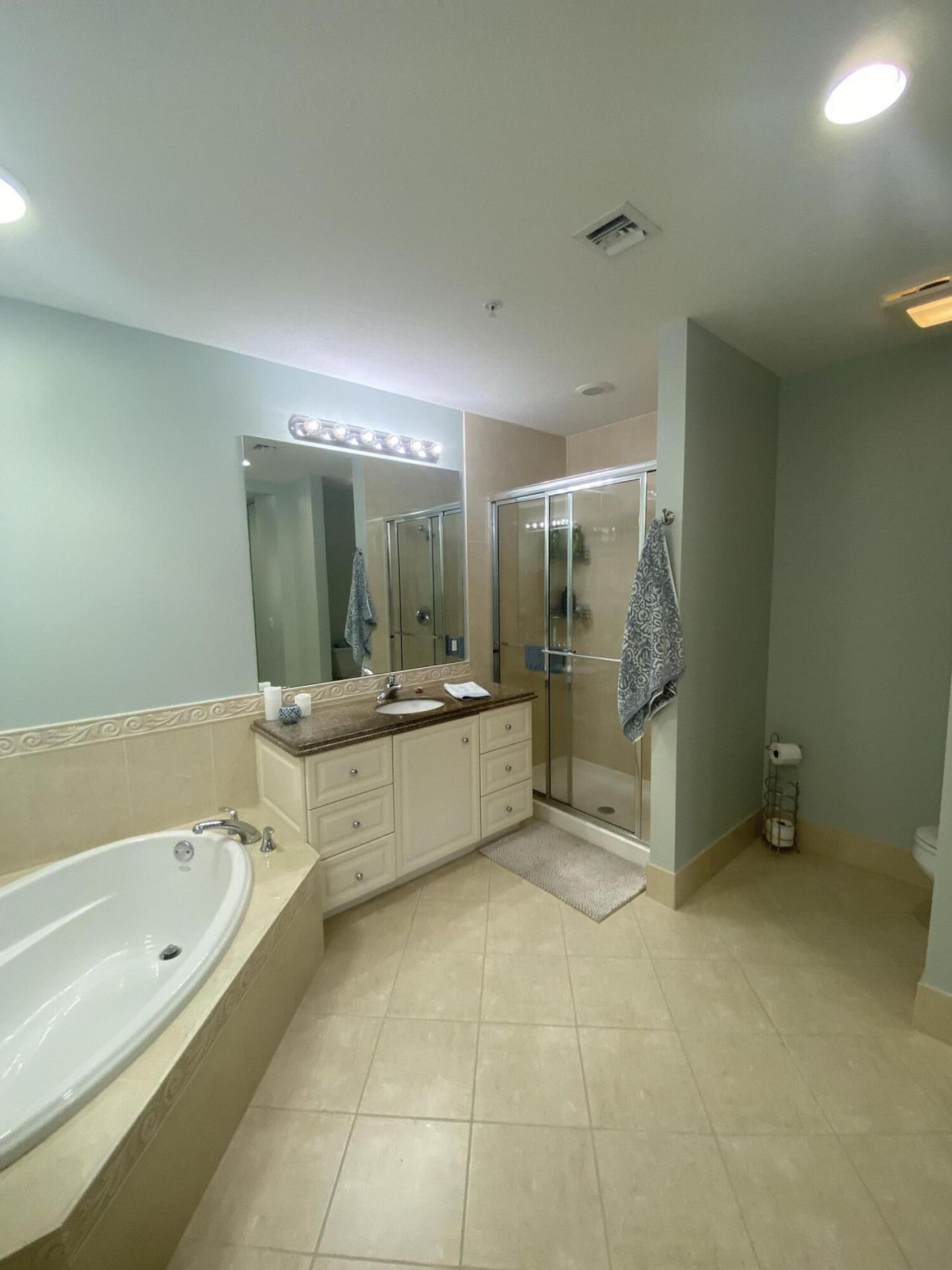 7 Harbour Isle Drive E, Unit 304, Fort Pierce, FL 34949 Photo