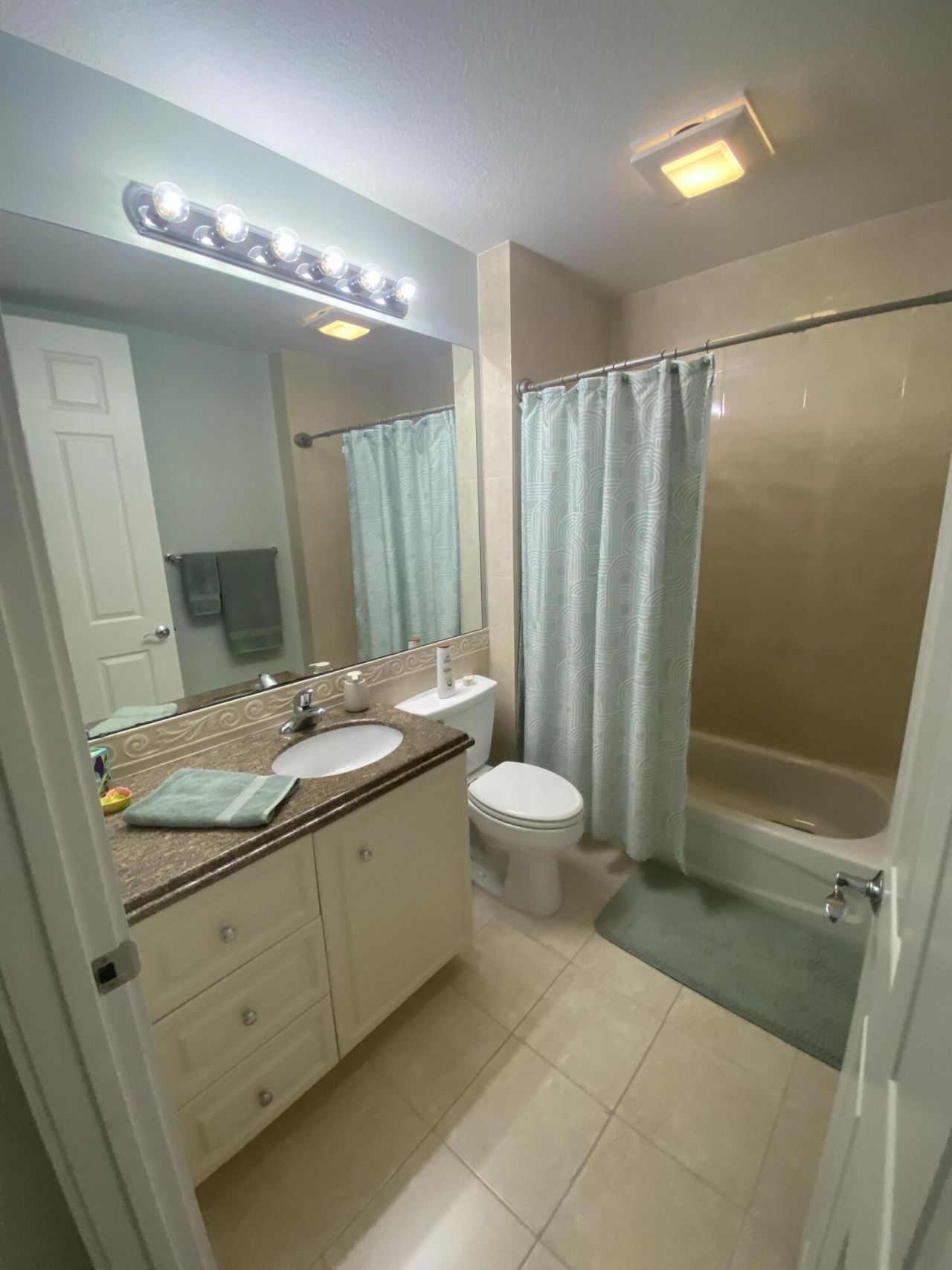 7 Harbour Isle Drive E, Unit 304, Fort Pierce, FL 34949 Photo