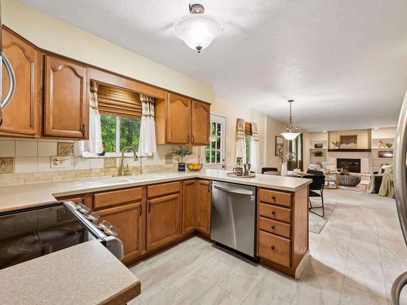 402 Worman Drive, Columbus, OH 43230 Photo 14