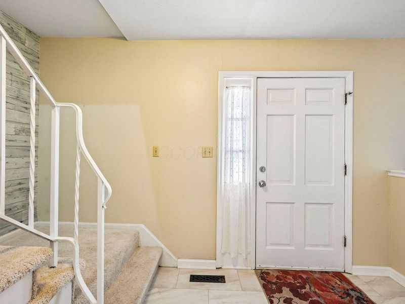 402 Worman Drive, Columbus, OH 43230 Photo 4