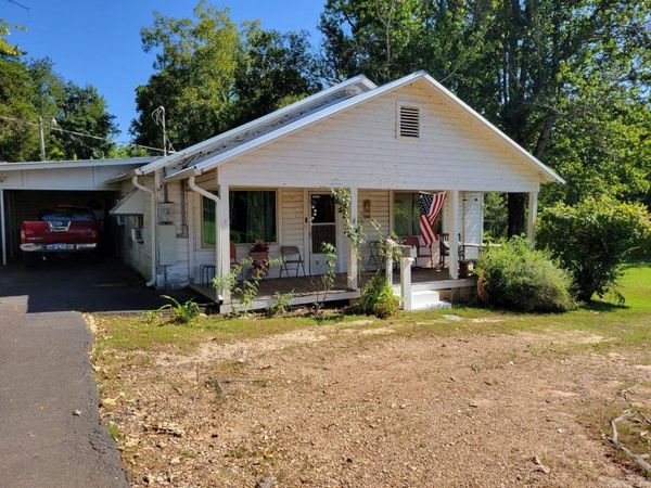 137 E Main Street , Lockesburg, AR 71846