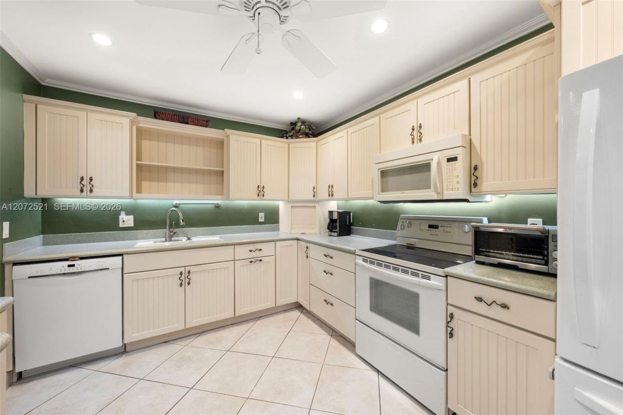 6815 Edgewater Dr, Unit 202, Coral Gables, FL 33133 Photo