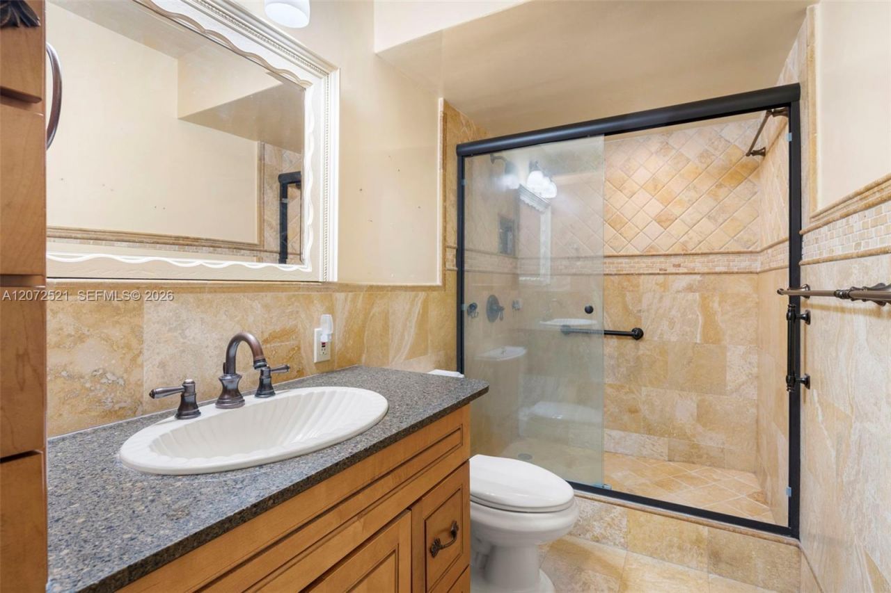 6815 Edgewater Dr, Unit 202, Coral Gables, FL 33133 Photo