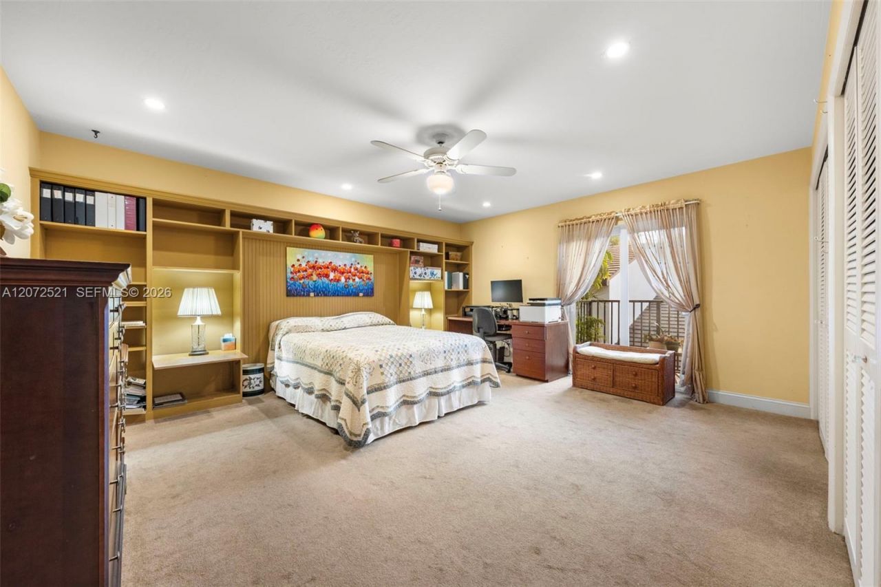 6815 Edgewater Dr, Unit 202, Coral Gables, FL 33133 Photo