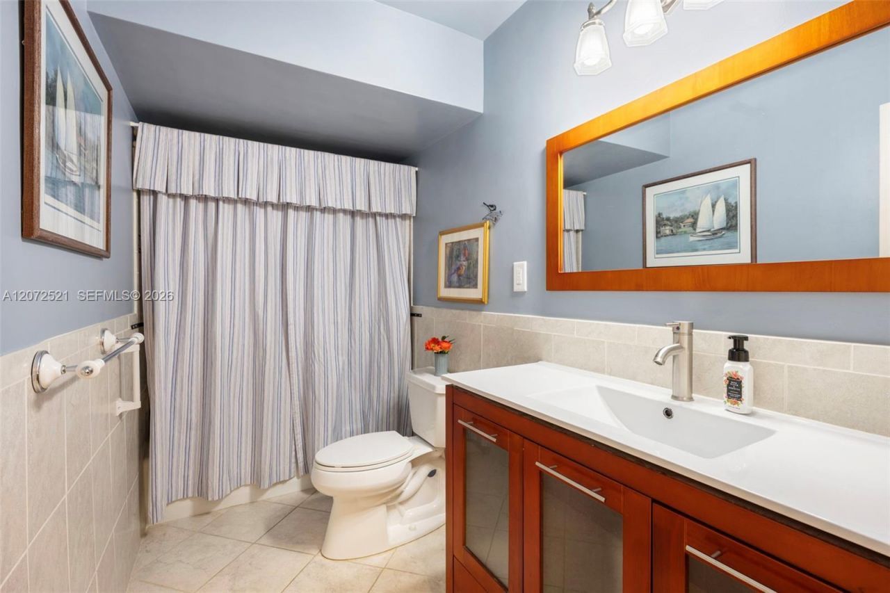 6815 Edgewater Dr, Unit 202, Coral Gables, FL 33133 Photo