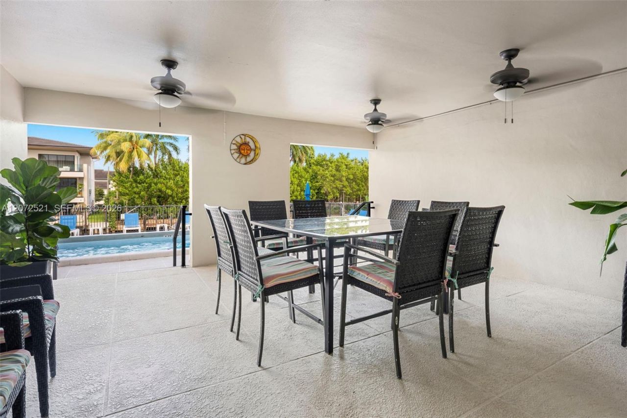 6815 Edgewater Dr, Unit 202, Coral Gables, FL 33133 Photo