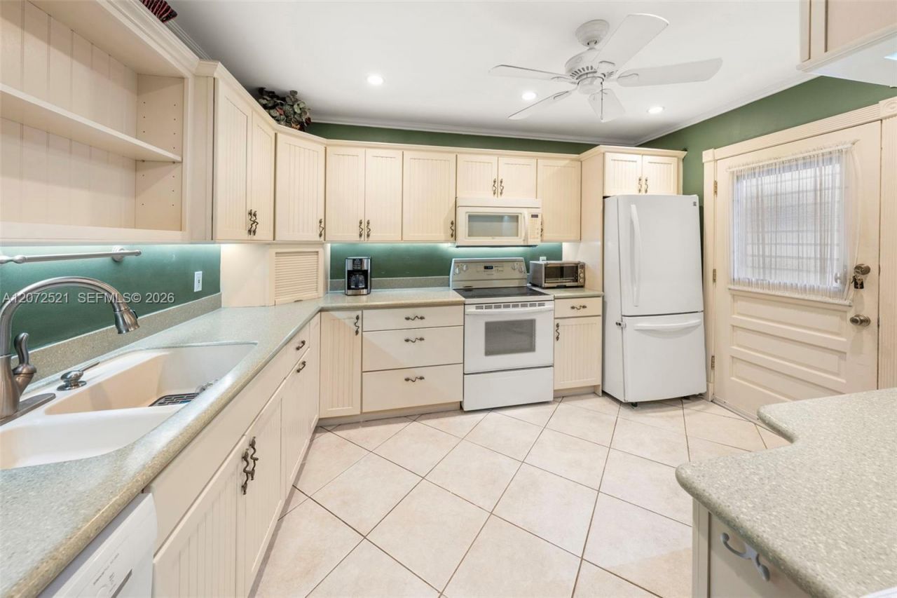 6815 Edgewater Dr, Unit 202, Coral Gables, FL 33133 Photo
