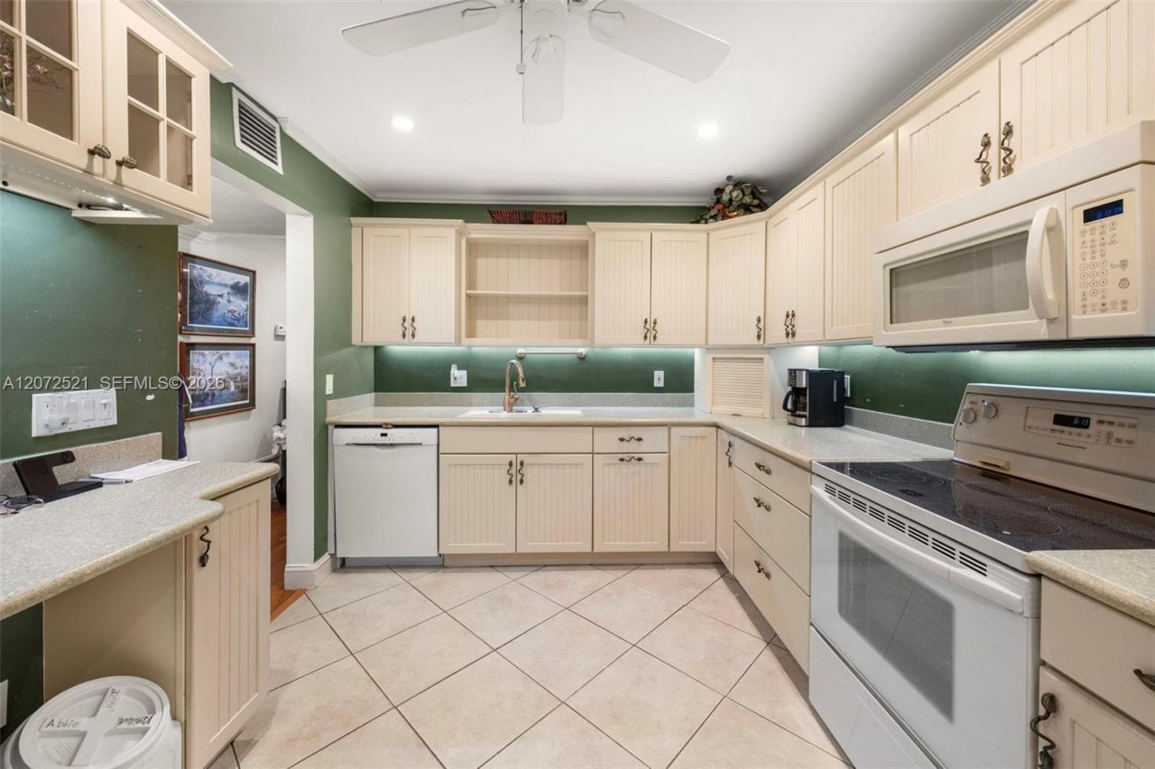 6815 Edgewater Dr, Unit 202, Coral Gables, FL 33133 Photo