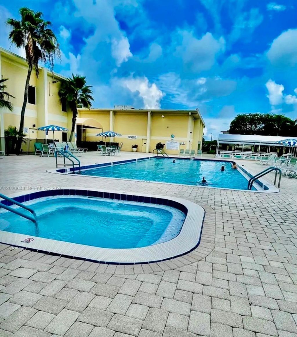300 NE 26th Avenue, Unit 2010, Boynton Beach, FL 33435 Photo