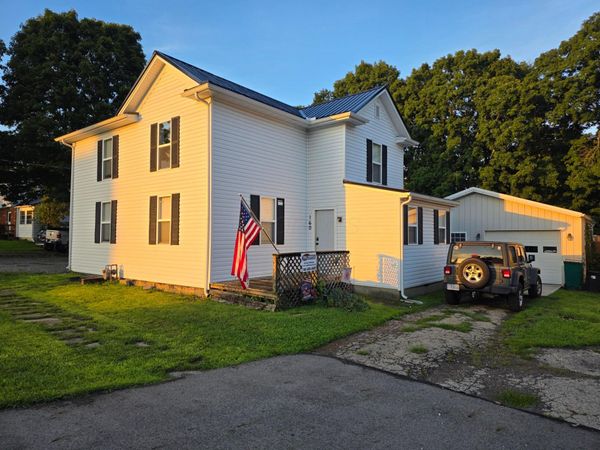 160 S Harrison Street , Tarlton, OH 43156