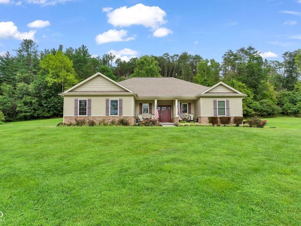 7099 S State Road 135 , Columbus, IN 47201