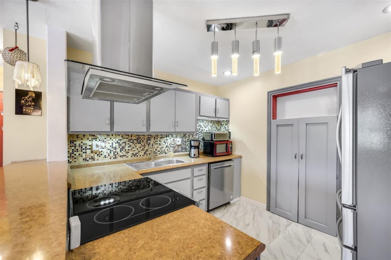1572 77th Avenue N, Saint Petersburg, FL 33702 Photo