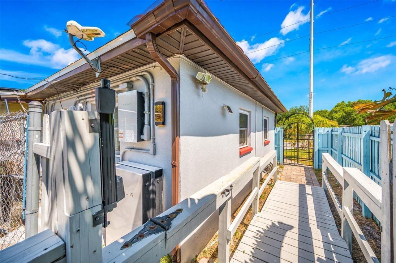 1572 77th Avenue N, Saint Petersburg, FL 33702 Photo