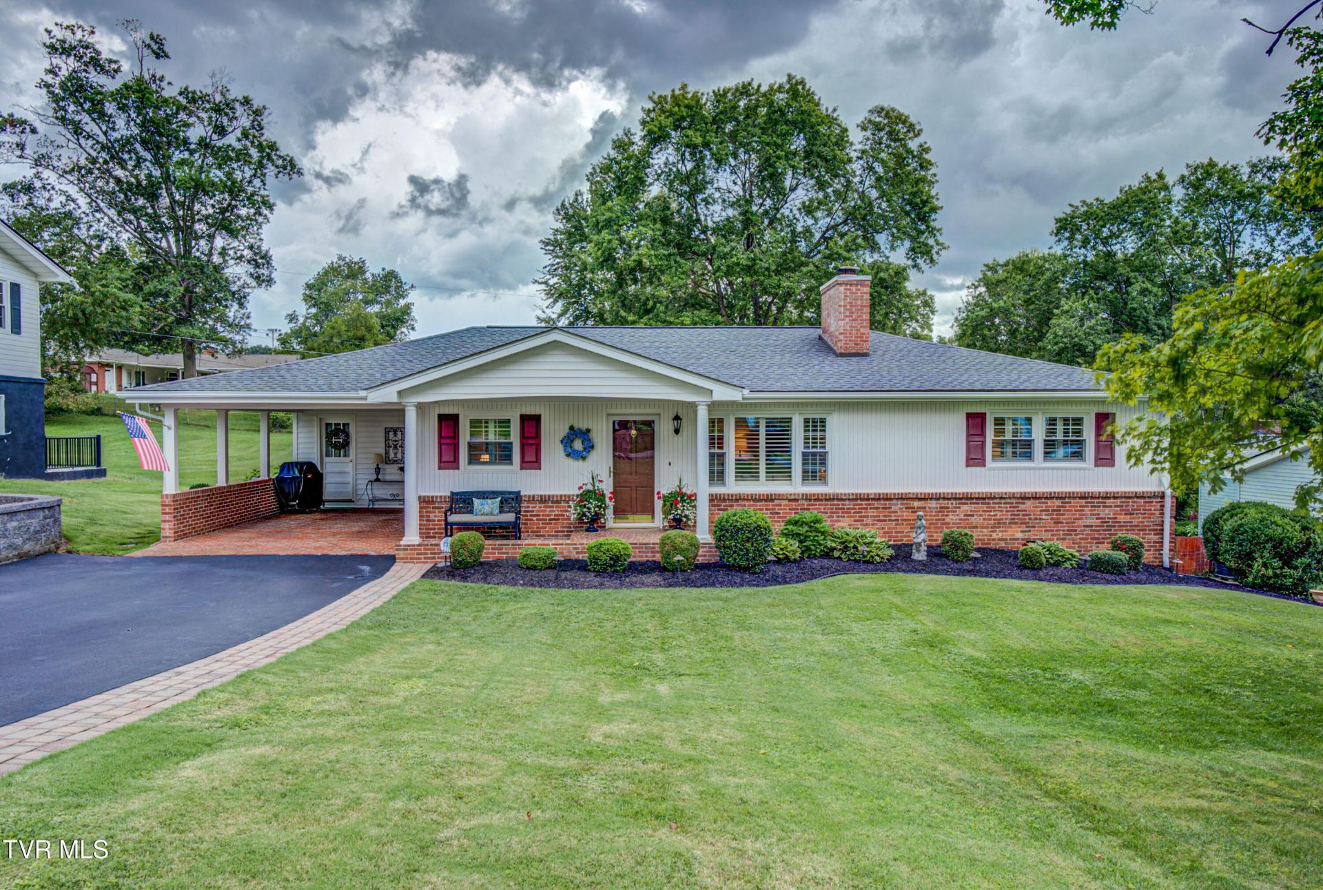 1175 Foxcroft Road, Bristol, VA 24201 Main Photo