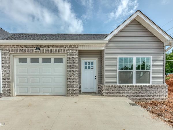 6002 Ashlynn Oaks Private Drive, Blountville, TN 37617