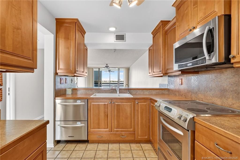 1950 SW Palm City Road , Unit 14-302, Stuart, FL 34994 Photo
