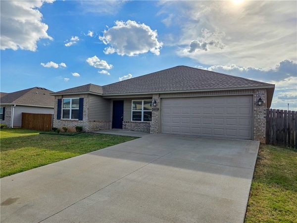 2809 Bauer Street , Pea Ridge, AR 72751