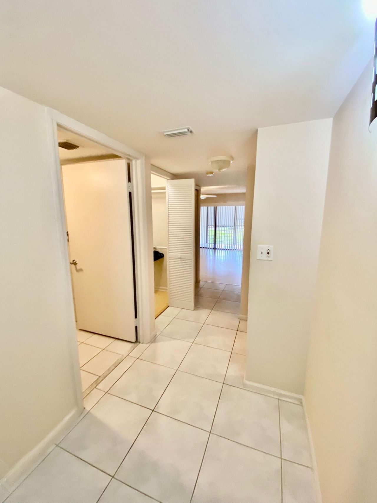 5900 Camino Del Sol, Unit 206, Boca Raton, FL 33433 Photo