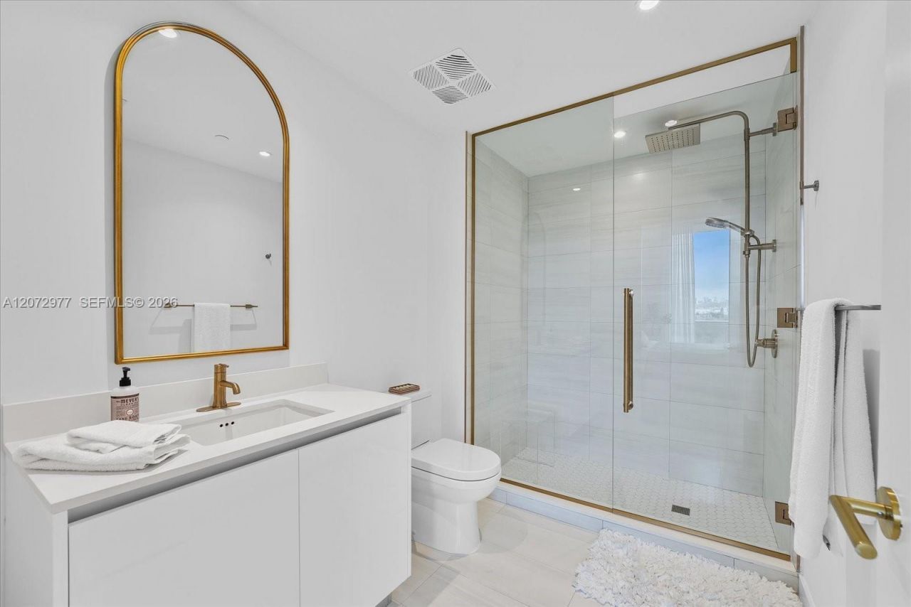 2678 Tigertail Ave , Unit 1508, Miami, FL 33133 Photo