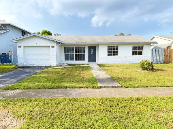 11641 NW 42nd St , Sunrise, FL 33323