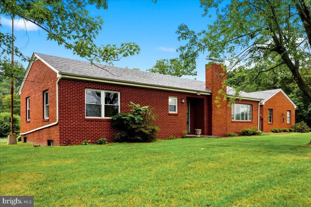 3044 N Frederick Pike, Winchester, VA 22603 Main Photo