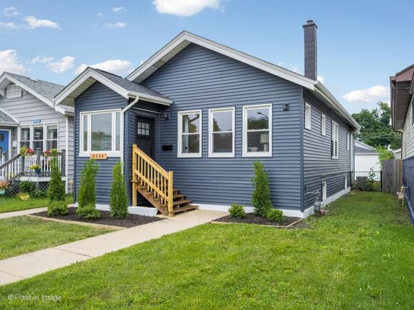 5534 W Warwick Avenue , Chicago, IL 60641